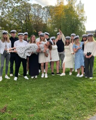 Årets studentmiddag avklarad 🤩 vi tackar föräldrarna för ikväll och för att vi fått låna era ungdomar i dessa tre år, nu börjar nedräkningen till studenten 👩‍🎓